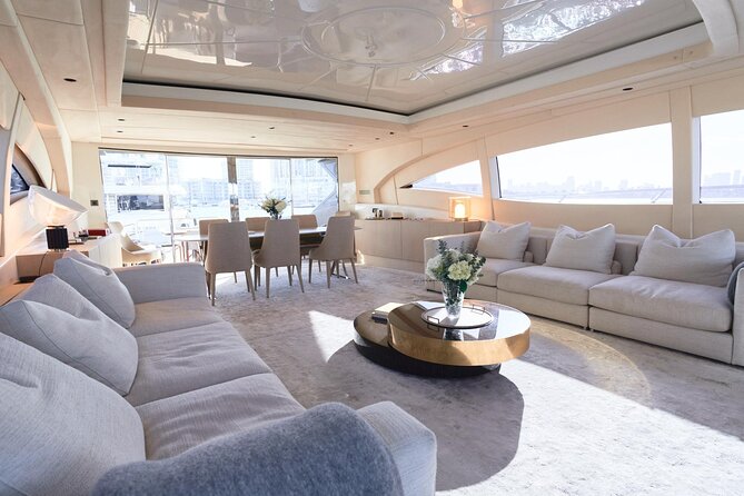 108 ft Neoprene Overmarine Yacht - The open bar and the pace of the day