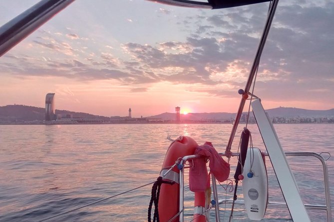 1h Refreshing Sailing Tour in Barcelona with Open Bar & Snacks - El Peix, the golden fish landmark