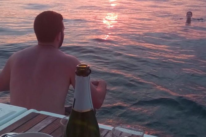 1h Refreshing Sailing Tour in Barcelona with Open Bar & Snacks - Who should book this sailing trip?