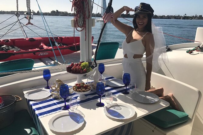 2.5-Hour Small-Group Catamaran Sunset Sail with Drinks - Meeting the captain at Harbor Island
