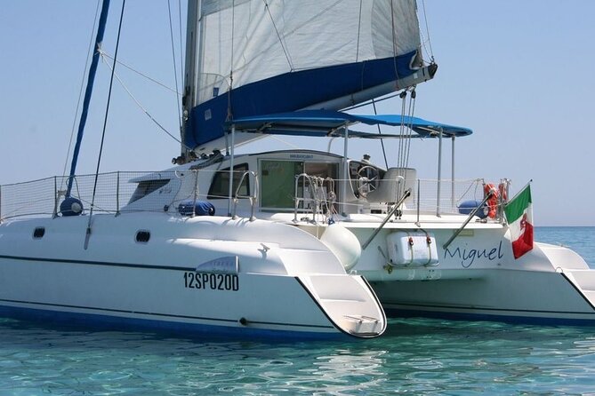2-Catamaran tour from Cannigione to the Maddalena Archipelago - Spargi: your first hour in the water