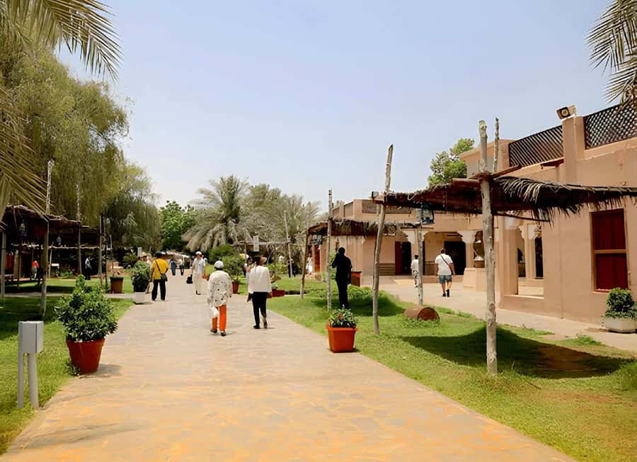 2-Day City Tour: Dubai & Abu Dhabi + Yacht Experience - Photo stops across modern Dubai
