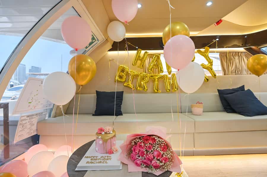 2 Hour Birthday Celebration on a Yacht in Dubai - Palm Jumeirah and the Atlantis photo stop