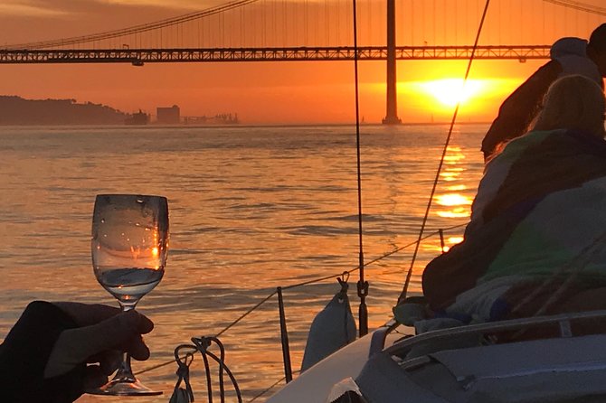 2 Hour Lisbon Sunset and Wine Sailing Tour - Why Lisbon’s sunset belongs on the Tagus