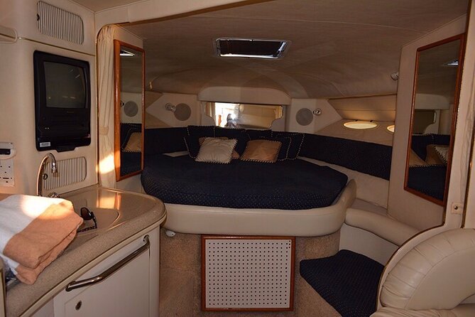 2-hour Private Sunset Cruise on a luxury yacht in Cancun Bay 25P18 - The luxury label needs a careful reading
