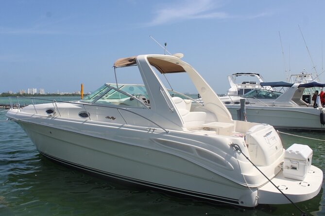 2-hour Private Sunset Cruise on a luxury yacht in Cancun Bay 25P18 - The crew can make the evening feel special