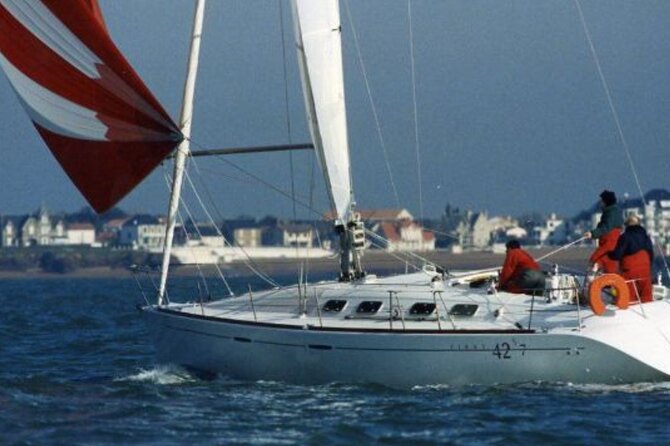 2-hour sunset tour by sailboat with aperitif. - The return to Alghero after sunset