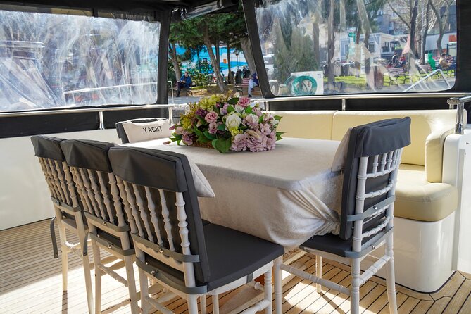 2 Hours Luxury Private Yacht Cruise on the Bosphorus - Anadolu Hisarı, Küçüksu, and Beylerbeyi