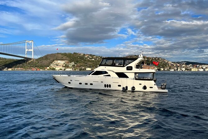 2 Hours Luxury Private Yacht Cruise on the Bosphorus - Maiden’s Tower and the return toward the Golden Horn