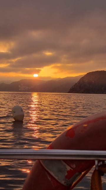 2 hours sunset sailing in a sailboat in Platja d'Aro - Helping to sail with Santi