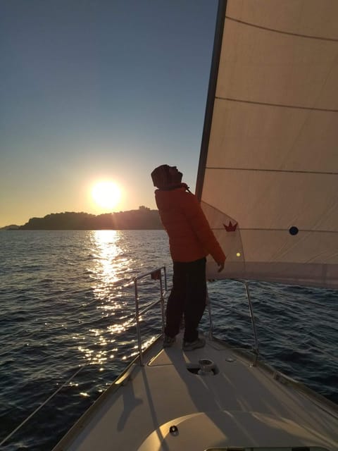 2 hours sunset sailing in a sailboat in Platja d'Aro - What the price includes, and what it does not