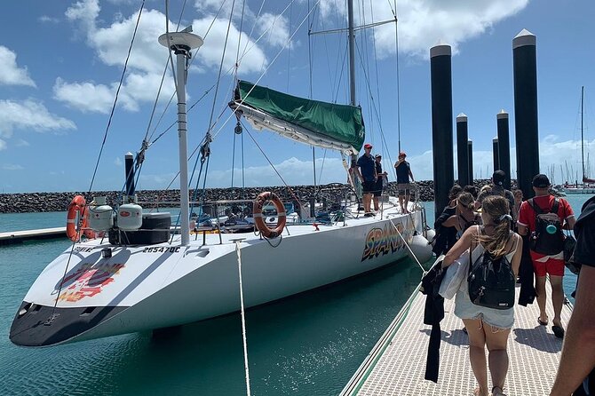2-Night Whitsundays Sailing Cruise incl. Whitehaven Beach & Great Barrier Reef - Whitehaven Beach is the headline stop
