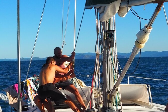 2-Night Whitsundays Sailing Cruise incl. Whitehaven Beach & Great Barrier Reef - Sleeping below deck and using the facilities