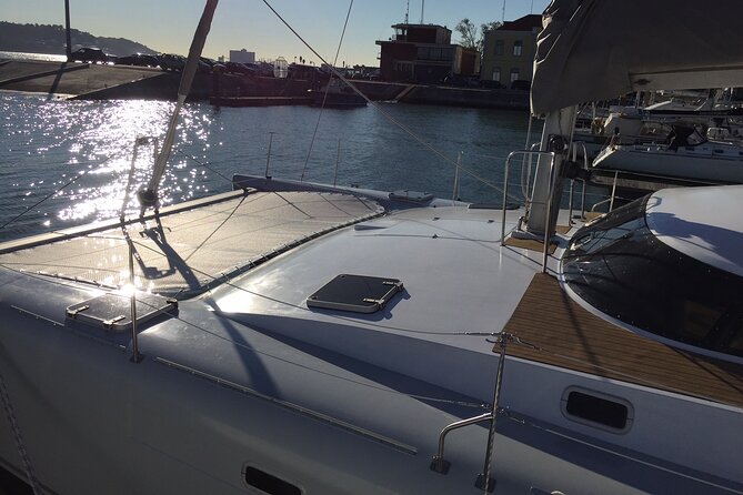 2H Tour on a Private Sailing Catamaran "Scarlett" up to 16 people - The catamaran Scarlett and the onboard feel