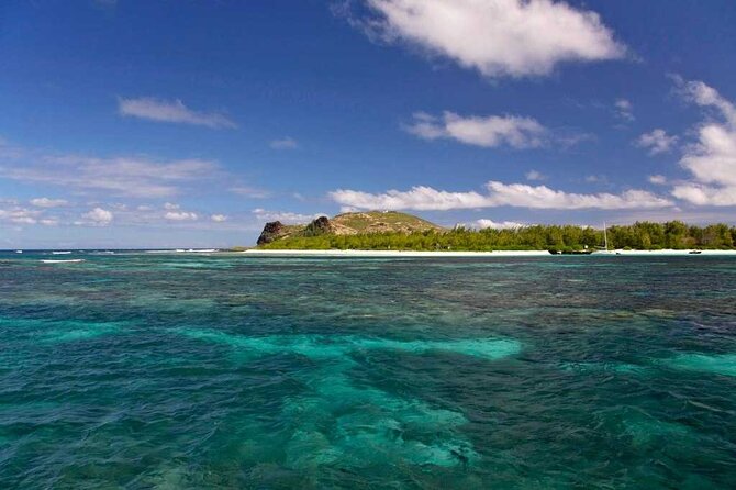 3 North Islands Catamaran Cruise with Lunch & Drinks on island. - Ilot Gabriel, the first white-sand stop