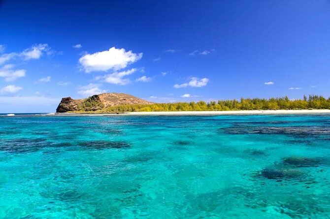3 North Islands Catamaran Cruise with Lunch & Drinks on island. - What the $58.08 price really covers