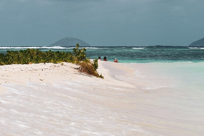 3 North Islands Catamaran Cruise with Lunch & Drinks on island. - Should you book it?
