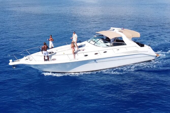 4 hours - Private 48ft Yacht all inclusive in Tulum and Playa del Carmen - The crew and the personal feel