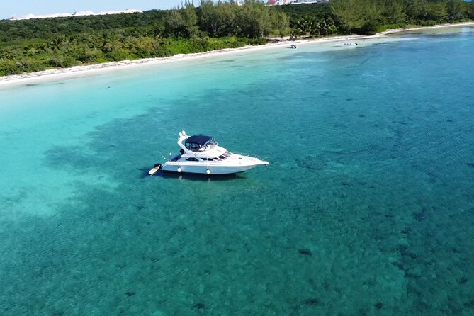 4 hours snorkel & beach tour - Private Yacht 47 ft - Lunch, drinks, and the social side of the boat
