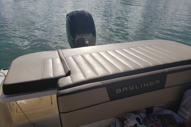 42 to 46 Ft Private Yacht Miami, rent for 2 our 4 hours, 12 ppl - What the Miami yacht charter actually feels like