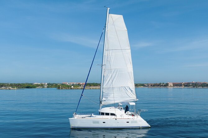 4H Private 38'Catamaran All-Inclusive in Tulum & Playa del Carmen - Leaving Puerto Aventuras for the Riviera Maya coast