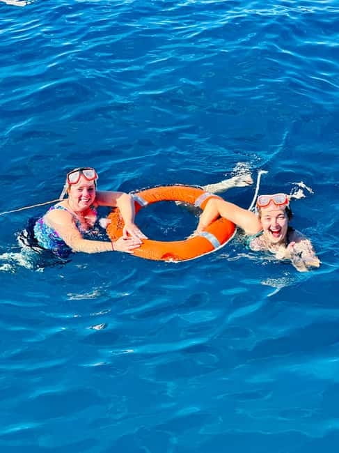 4h Shared Catamaran sailing to Papagayo Beaches (12pers max) - Who should book this sailing?