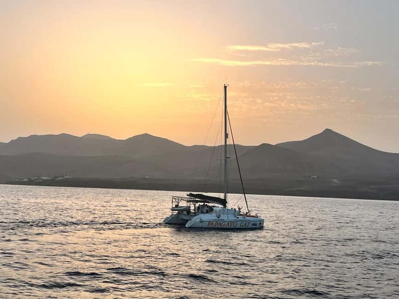 4h Shared Catamaran sailing to Papagayo Beaches (12pers max) - Cruising the east coast toward Papagayo