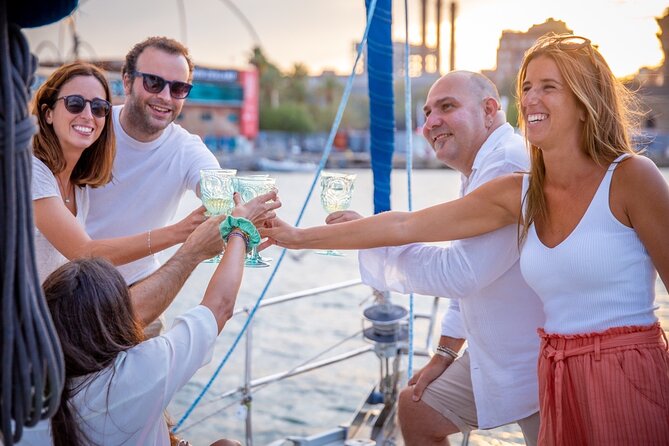 A 2 hours Local Tapas and sailing adventure in Barcelona - Montjuïc, the Columbus Monument, and the city behind the shore