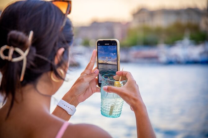 A 2 hours Local Tapas and sailing adventure in Barcelona - Sagrada Família from offshore