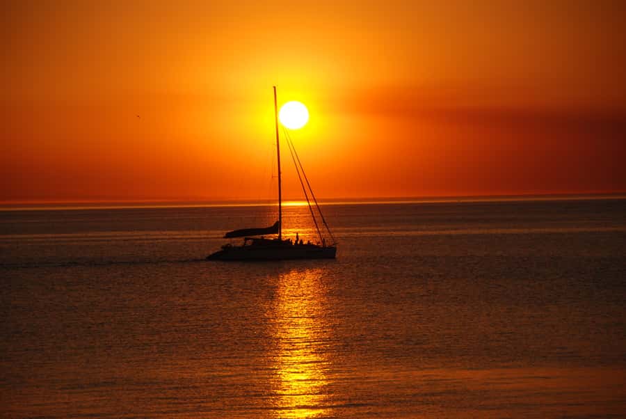 Adelaide: Glenelg Twilight Catamaran Cruise with Drink - The included drink and onboard bar