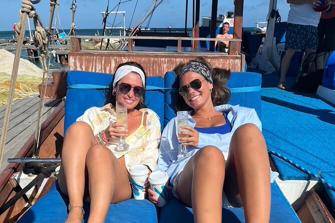Adults Only Catalina Bay Small Group Snorkel & Sunset Sail - Sailing toward Catalina Bay