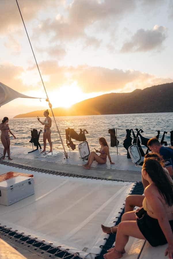 Airlie Beach: 2-Day Whitsunday Islands Sailing Snorkel Tour - Sunset sailing and underwater lights