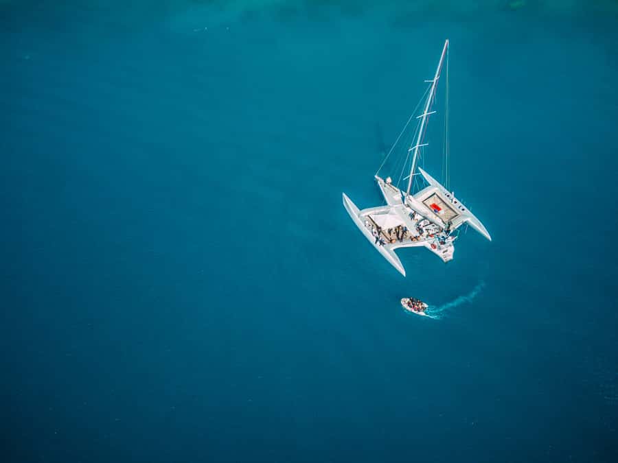 Airlie Beach: 2-Day Whitsunday Islands Sailing Snorkel Tour - Meals, dietary needs, and life on board