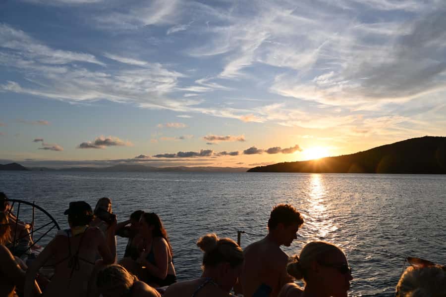 Airlie Beach: 2-Night Whitsundays Sailing Trip with Meals - Snorkeling at Luncheon Bay and beyond