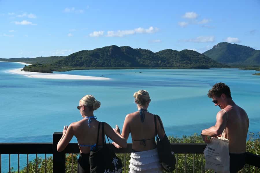 Airlie Beach: 2-Night Whitsundays Sailing Trip with Meals - Meals cooked by the crew