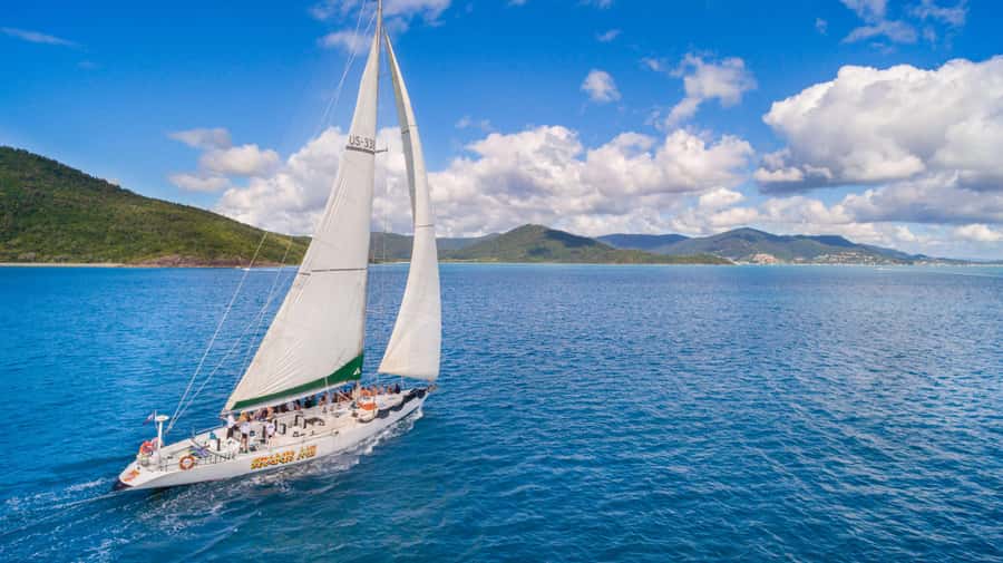 Airlie Beach: 2-Night Whitsundays Sailing Trip with Meals - Meeting the yacht at Coral Sea Marina