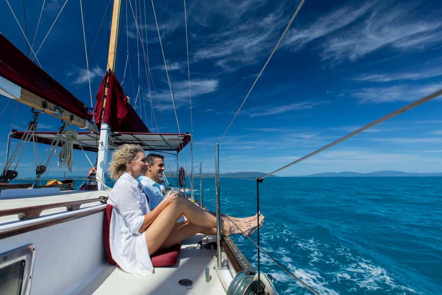 Airlie Beach: Adults-Only Whitehaven Beach Sailing Tour - Sunset, sparkling wine, and the return to Airlie Beach