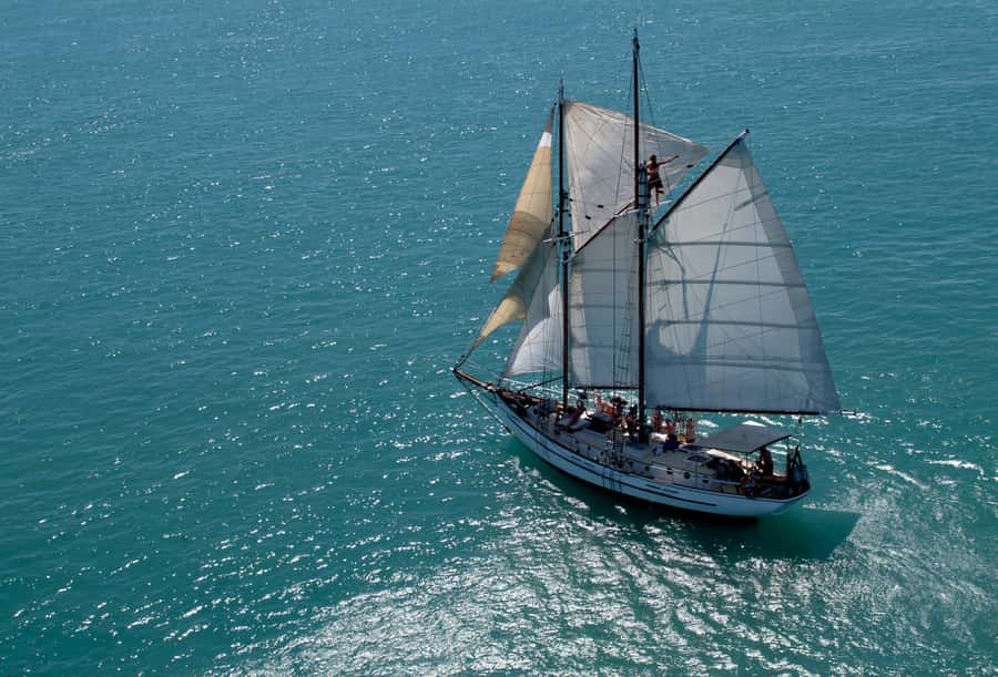 Airlie Beach: Providence Whitehaven Day Sail with Snorkeling - Crossing the Whitsunday Passage under sail