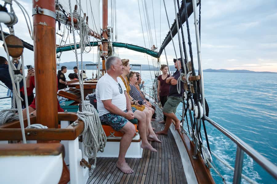 Airlie Beach: Providence Whitsundays Tallship Sunset Sail - Providence V gives sunset cruising an old-fashioned feel