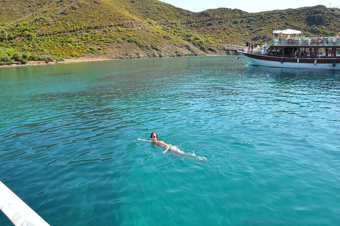 Alanya Catamaran Boat Trip incl. Lunch and drinks - A party boat rather than a quiet cruise