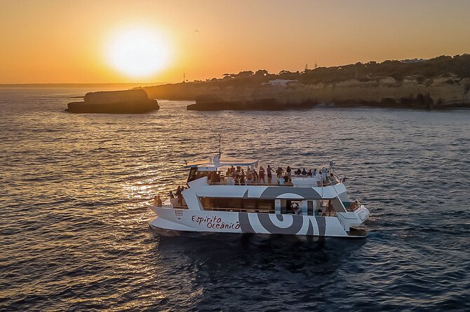 Albufeira: 6-Hour Sunset Dinner Catamaran Cruise with Open Bar - Sunset, music, and the fire performance