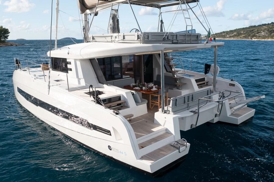 Albufeira: Algarve Half-Day Private Catamaran Charter - What the three-hour schedule feels like