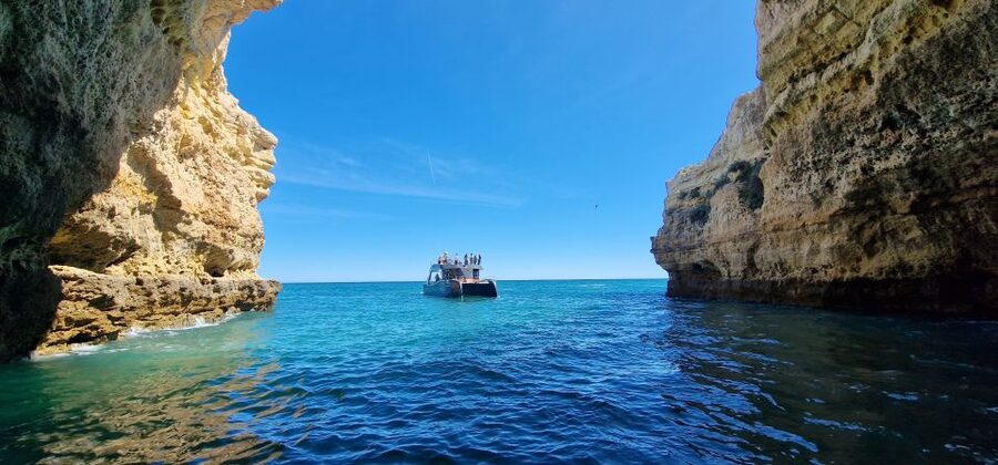 Albufeira: Coastline and Benagil Caves Tour by Catamaran - Comfort, crew, and onboard atmosphere