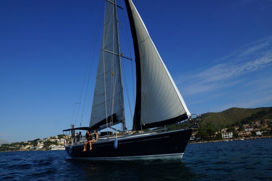 Alcudia: Romantic Sailing Trip with Diner for 2 - Fresh fish, aioli, and a sunset meal