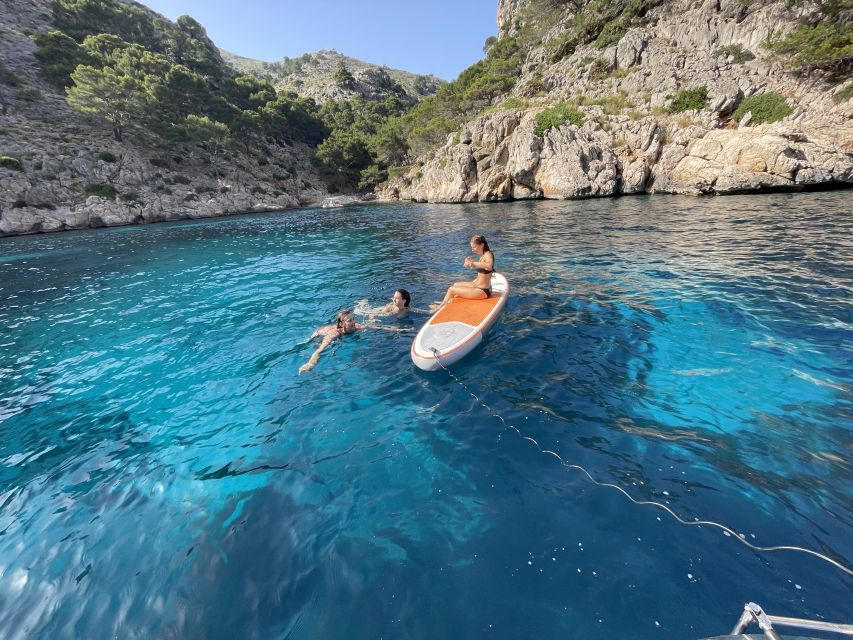 Alcudia: Sailing Yacht Excursion with Wine & Tapas - Sailing north from Alcudia toward Formentor