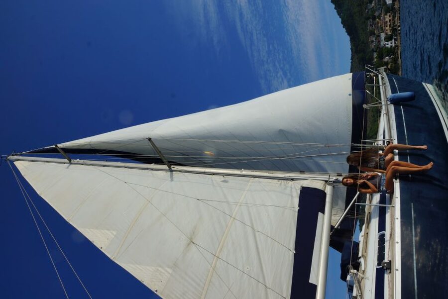 Alcudia: Sailing Yacht Excursion with Wine & Tapas - The return sail to Badia de Pollença