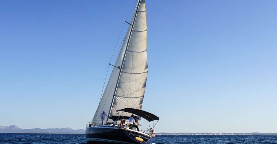 Alcudia: Sailing Yacht Excursion with Wine & Tapas - Meeting point and the small logistical catch