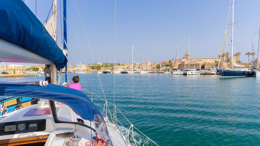 Alghero: Sailboat excursion in Porto Conte bay w/ Lunch - Setting sail from Alghero at 10 a.m.
