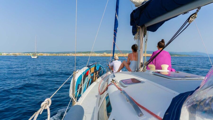 Alghero: Sailboat excursion in Porto Conte bay w/ Lunch - Who should book this excursion?