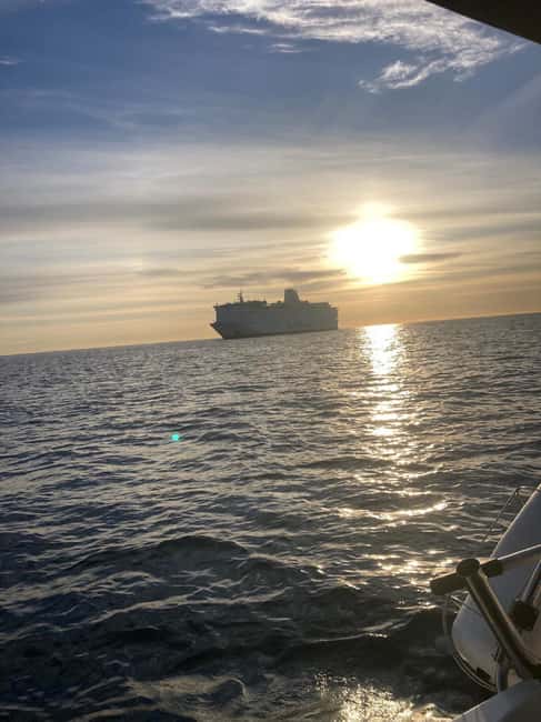 Alicante: Private Yacht Cruise with Drinks - Drinks, music, and the small personal touches